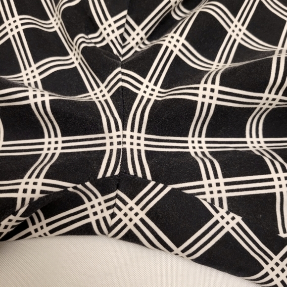 Express Columnist Black & White Diamond Print Pants Size 4R - Picture 9 of 14